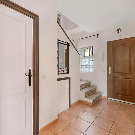 Cozy Terraced House Near The Holiday home