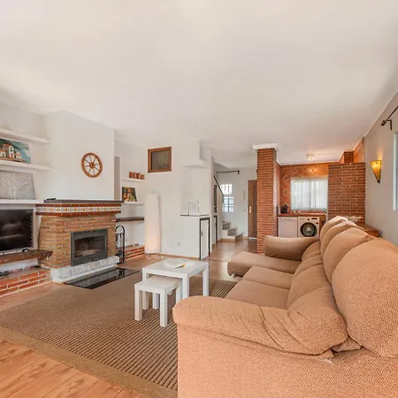 Cozy Terraced House Near The Holiday home *