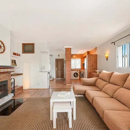 Cozy Terraced House Near The